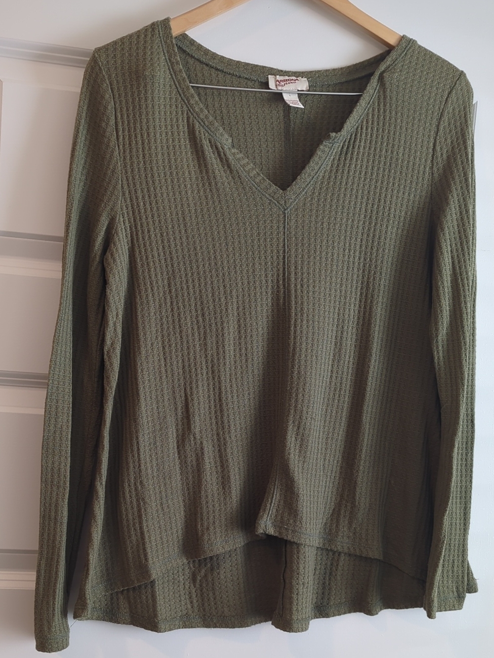Arizona Jean Company Olive Green Long Sleeve V-Neck Waffle Top P2P 24 L27 Hi-Lo